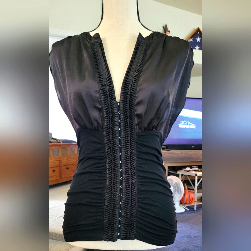 Mustard Seed women's size medium corset style front closure v-neck blouse